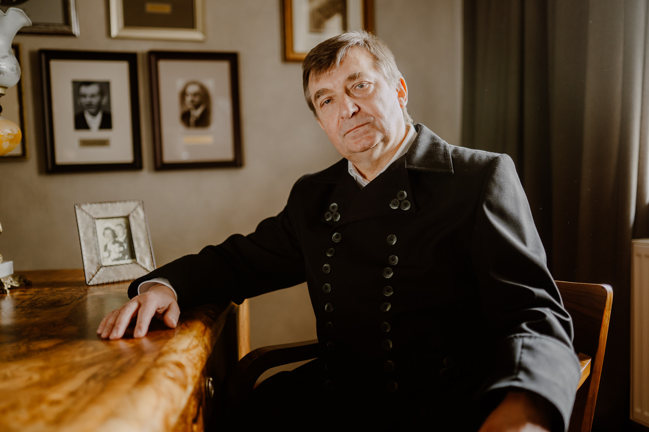 Biznes staje się odpowiedzialny, gdy jest robiony przez odpowiedzialnych ludzi. Ks. Andrzej Augustyński – założyciel Stowarzyszenia SIEMACHA, Prezes Fundacji DEMOS Biznes staje się odpowiedzialny, gdy jest robiony przez odpowiedzialnych ludzi. Ks. Andrzej Augustyński – założyciel Stowarzyszenia SIEMACHA, Prezes Fundacji DEMOS