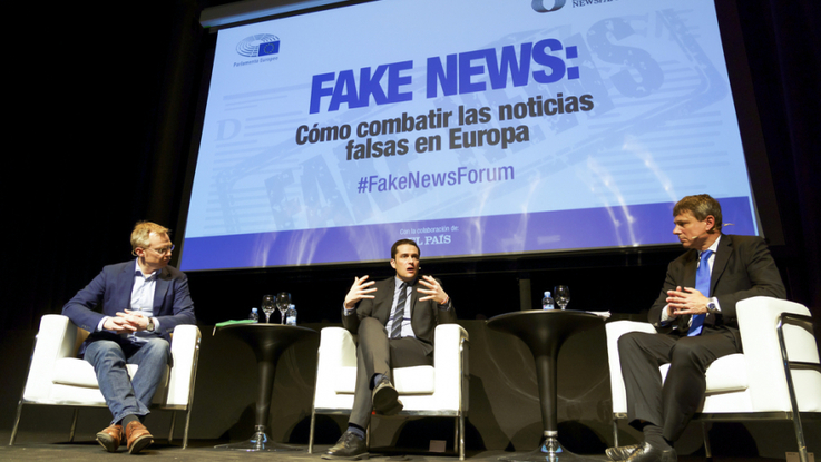 Eurobarometr: Europejczycy ufają mediom tradycyjnym, boją się fake newsów