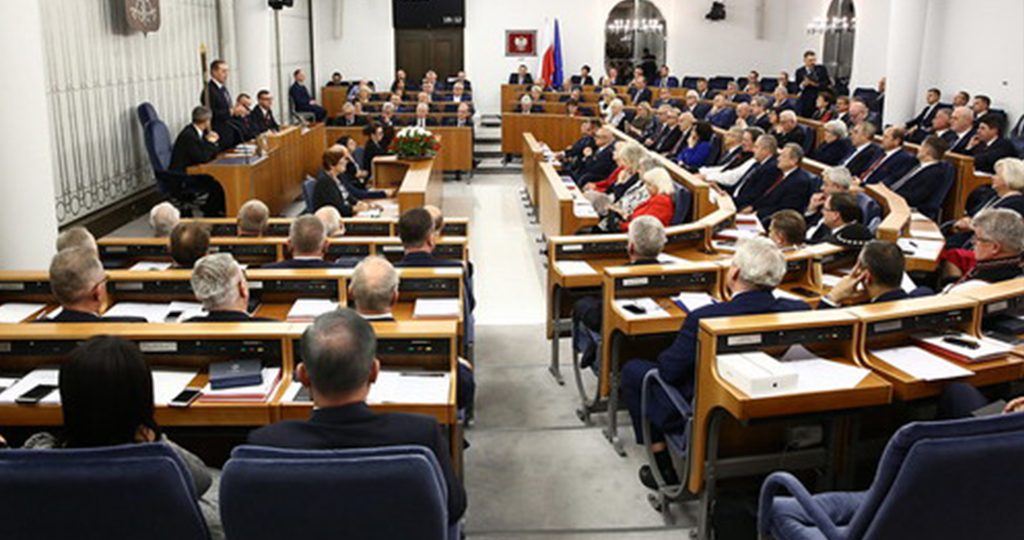 Senat zdecydował o wniesieniu do Sejmu projektu ustawy o zmianie ustawy o podatku od towarów i usług