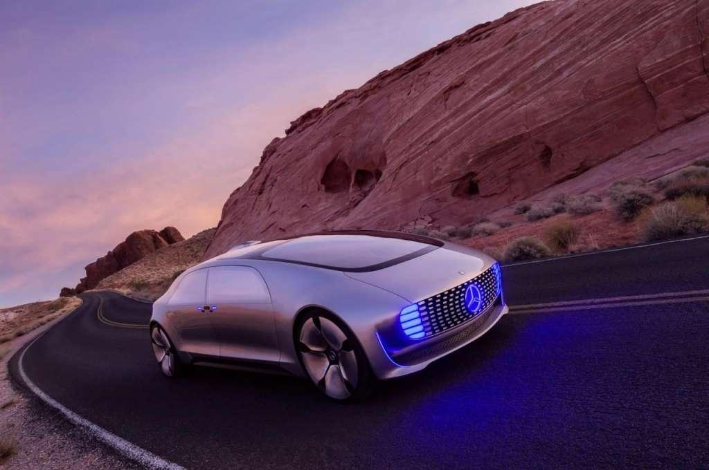 Przemysł motoryzacyjny szykuje się na technologiczne zmiany. Przyszłością są auta w pełni autonomiczne i całkowicie bezemisyjne
