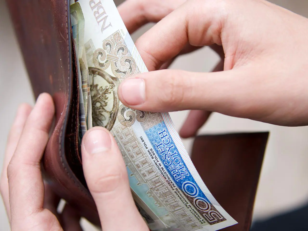 Z powodu szybko rosnących cen Polacy zmieniają swoje przyzwyczajenia zakupowe. Co piąty rezygnuje z produktów premium Z powodu szybko rosnących cen Polacy zmieniają swoje przyzwyczajenia zakupowe. Co piąty rezygnuje z produktów premium