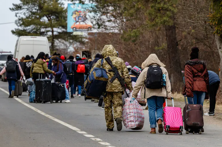 Polskie samorządy szykują się na napływ kolejnej fali uchodźców. Brak ogrzewania i dostępu do wody może zmusić kolejne osoby do opuszczenia domów Polskie samorządy szykują się na napływ kolejnej fali uchodźców. Brak ogrzewania i dostępu do wody może zmusić kolejne osoby do opuszczenia domów