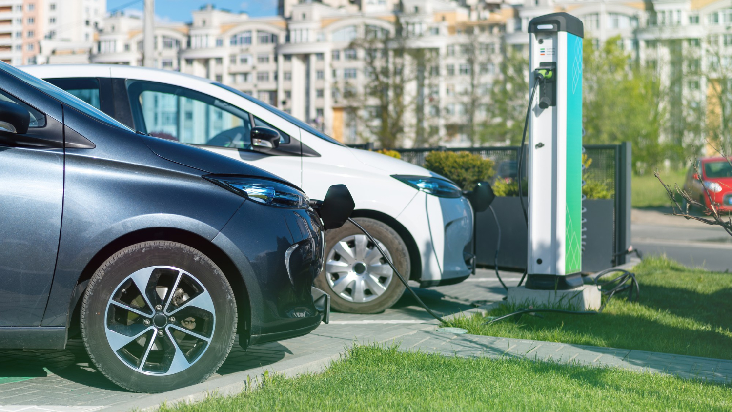 Dopłaty do używanych aut elektrycznych mogłyby pobudzić rynek elektromobilności. Więcej takich pojazdów przyjeżdżałoby z zagranicy