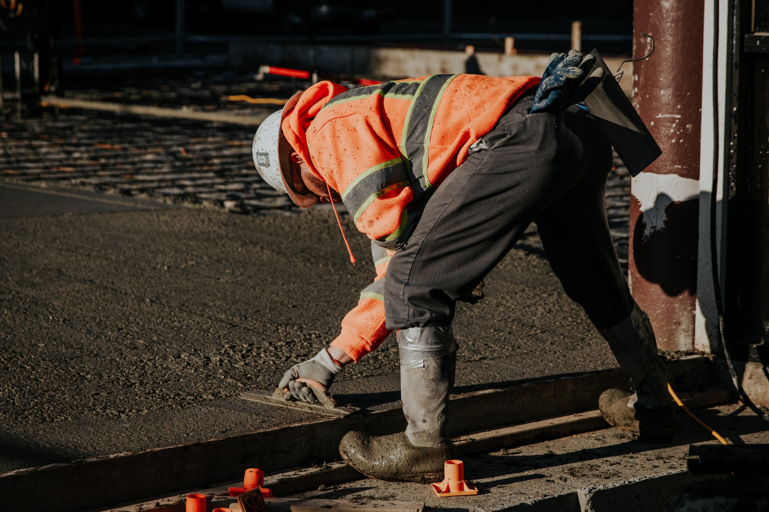 Beton z alg czy szkło fotowoltaiczne. Ekologiczne innowacje zmieniają sektor budowlany