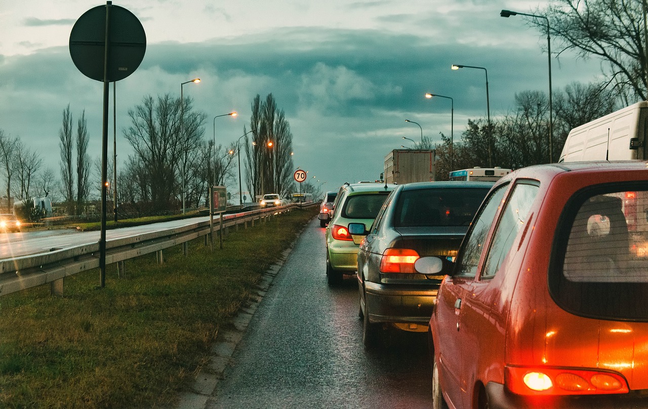 W październiku mediana cen aut używanych była o 600 zł niższa niż przed rokiem.