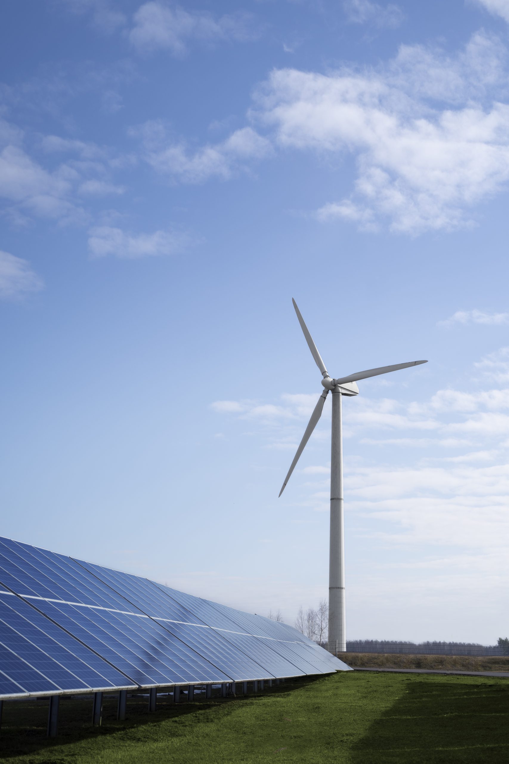 OZE w kontekście ESG: jak odnawialne źródła energii wspierają zrównoważony rozwój?