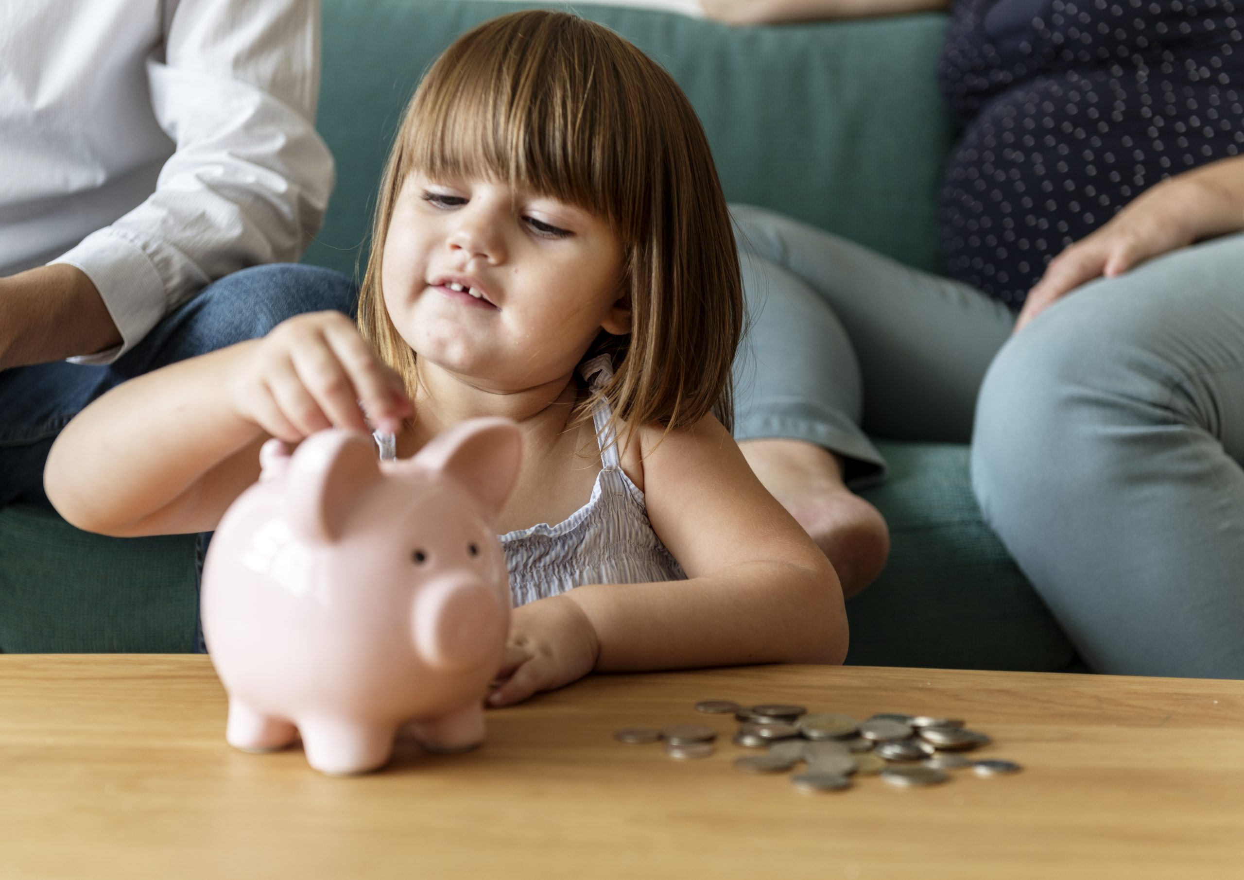 Już pięciolatki interesują się pieniędzmi. Wakacje to dobry moment na edukację finansową