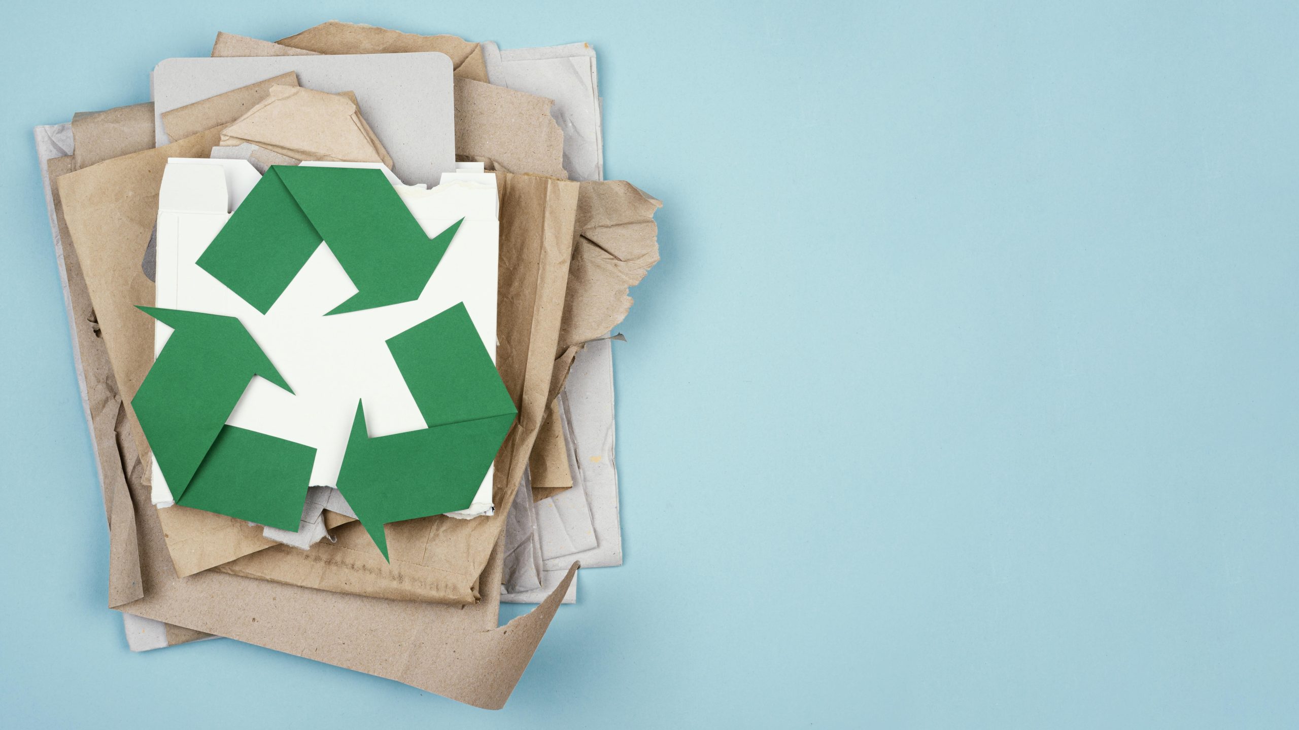 Ze względu na różnice w cenach surowce wtórne przegrywają z pierwotnymi. To powoduje problemy branży recyklingowej