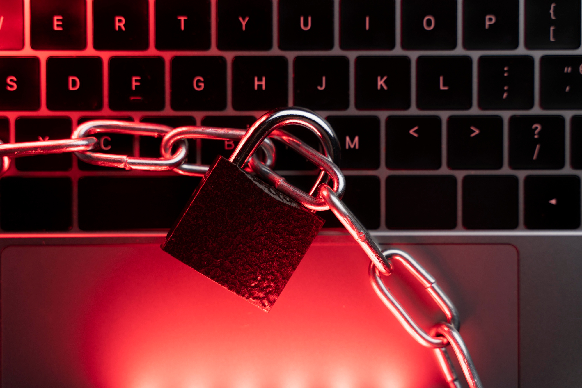 Rośnie skala zdarzeń cybernetycznych. Niewiele firm w Polsce ubezpiecza się na wypadek ataku