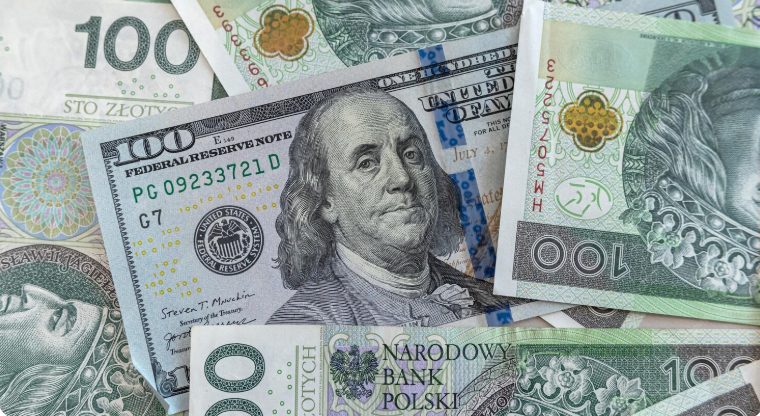 Ryzyka wspierają USD, uderzają w PLN