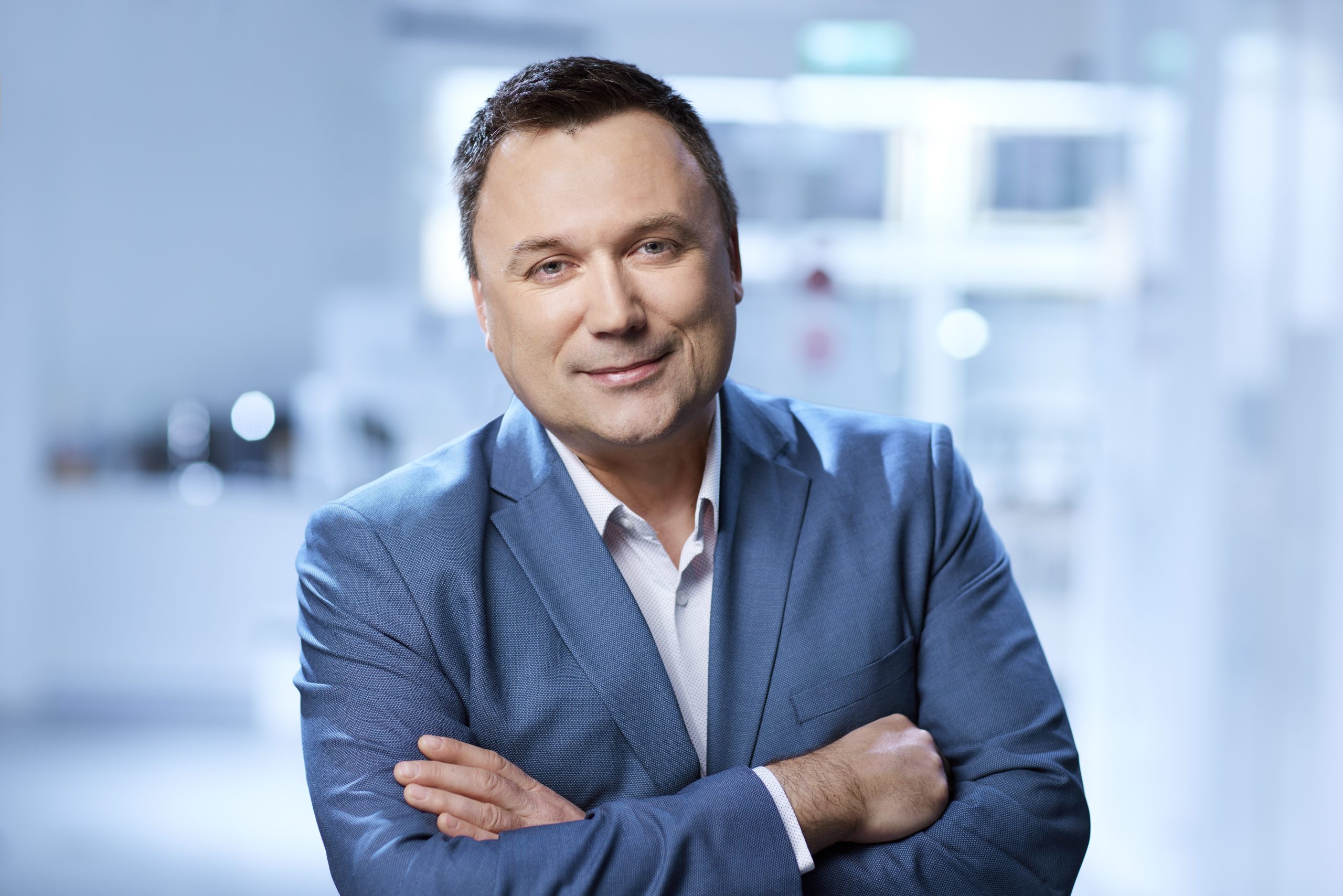 Produkcja chemii budowlanej z troską o planetę. Bronisław Fijałkowski, dyrektor zakładu i jednocześnie Head of Operations dla Polski, Ukrainy, Kazachstanu i Gruzji, Henkel