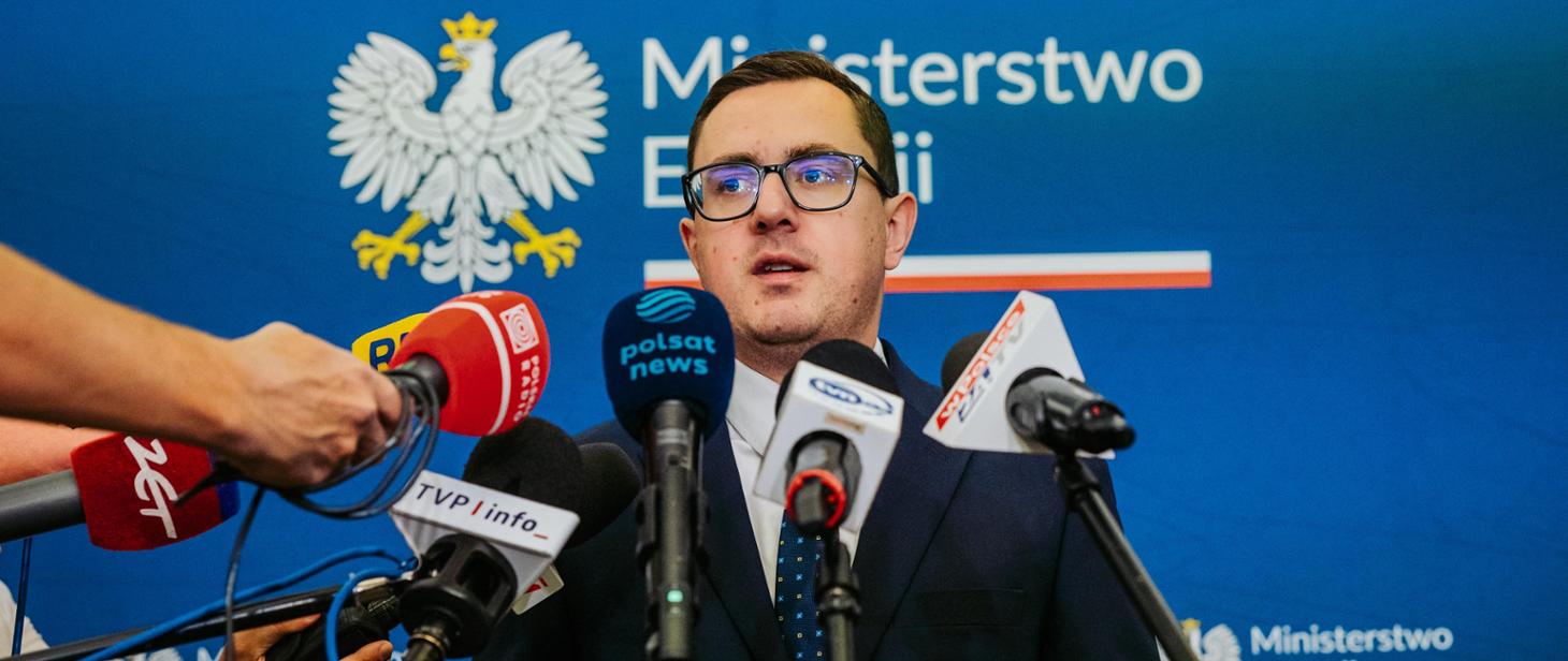 Ofensywa legislacyjna Ministerstwa Energii. Mrożenie cen, bon ciepłowniczy i ustawa o zapasach o krok bliżej od wprowadzenia w życie