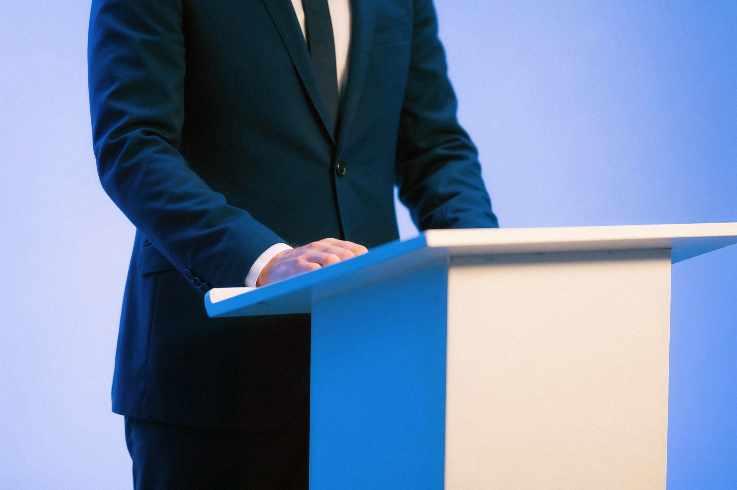 Polityka zaczyna mieszać na rynkach