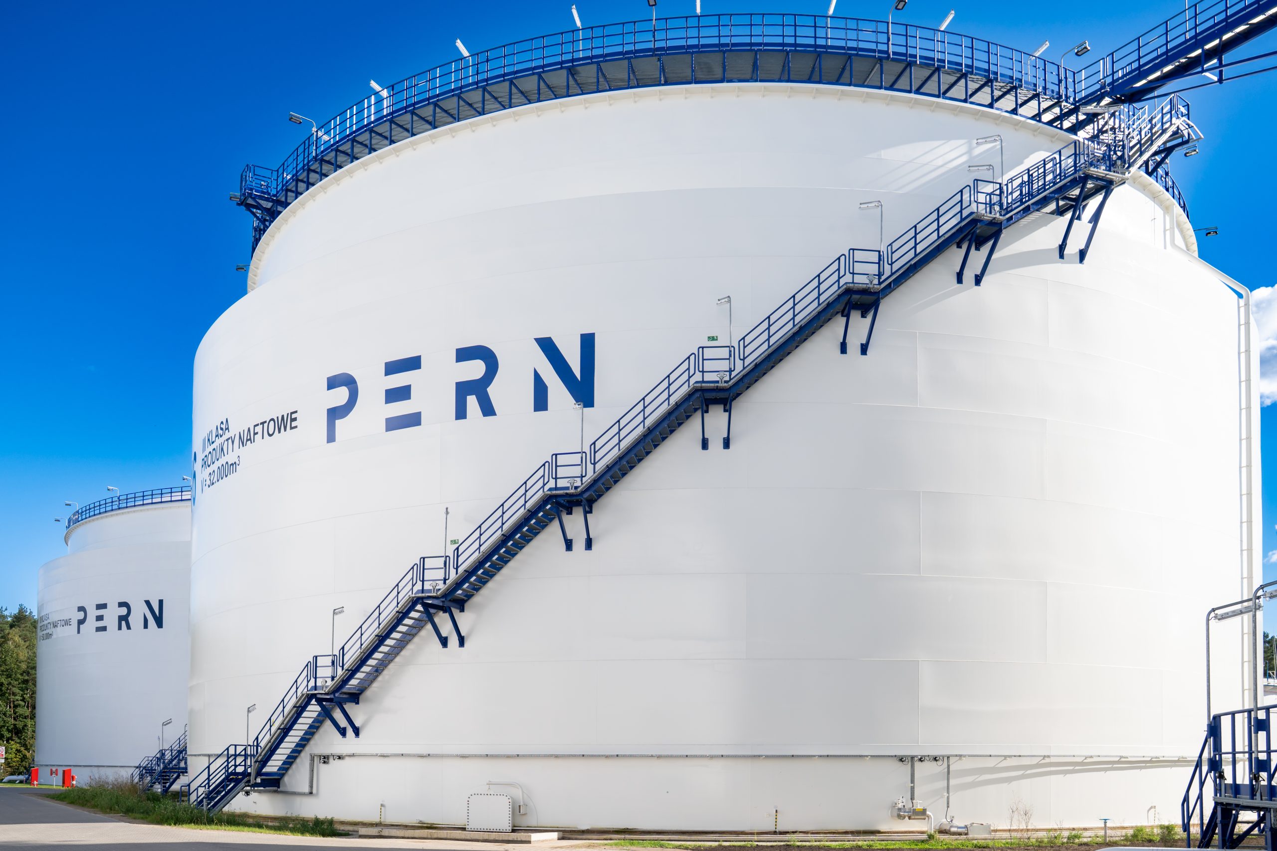 Trzy nowe, ogromne zbiorniki paliwowe na Pomorzu. To ważna inwestycja PERN w bezpieczeństwo energetyczne