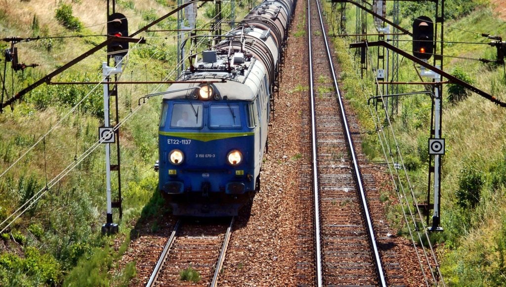 Problem transportu kolejowego, który przegrywa mocno z przewozami drogowymi. Branża oczekuje pilnych zmian