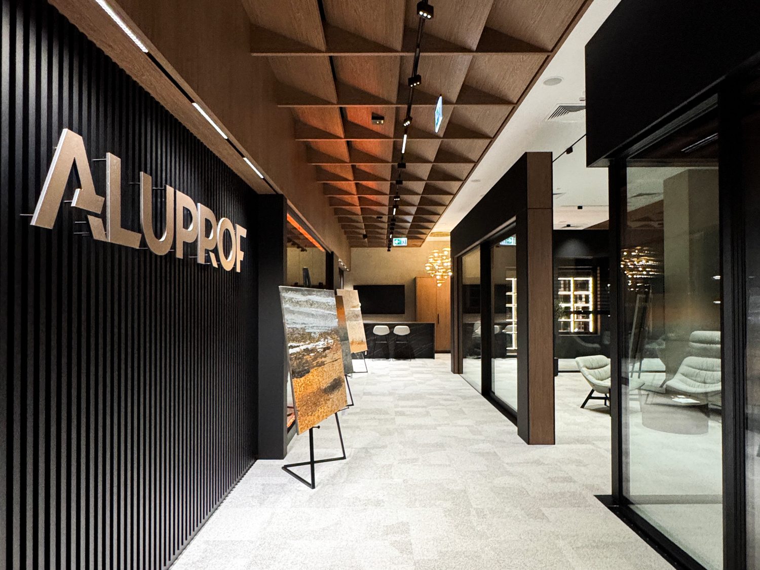 Przestrzeń kreatywnych spotkań. Warszawski showroom Aluprof już od roku inspiruje inwestorów i architektów