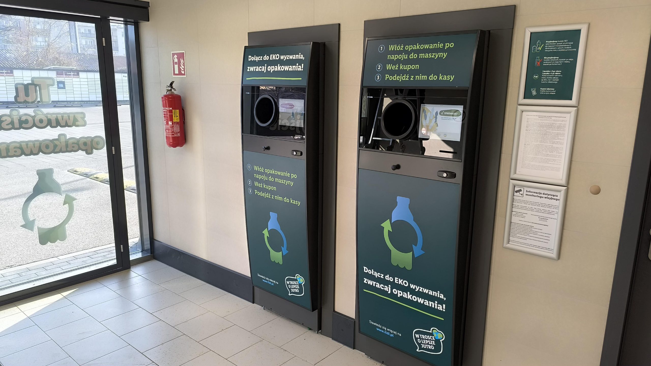 Polacy przekonują się do zwrotu opakowań. W sklepach Lidl Polska zebrano ponad 140 mln plastikowych butelek i metalowych puszek Polacy przekonują się do zwrotu opakowań. W sklepach Lidl Polska zebrano ponad 140 mln plastikowych butelek i metalowych puszek