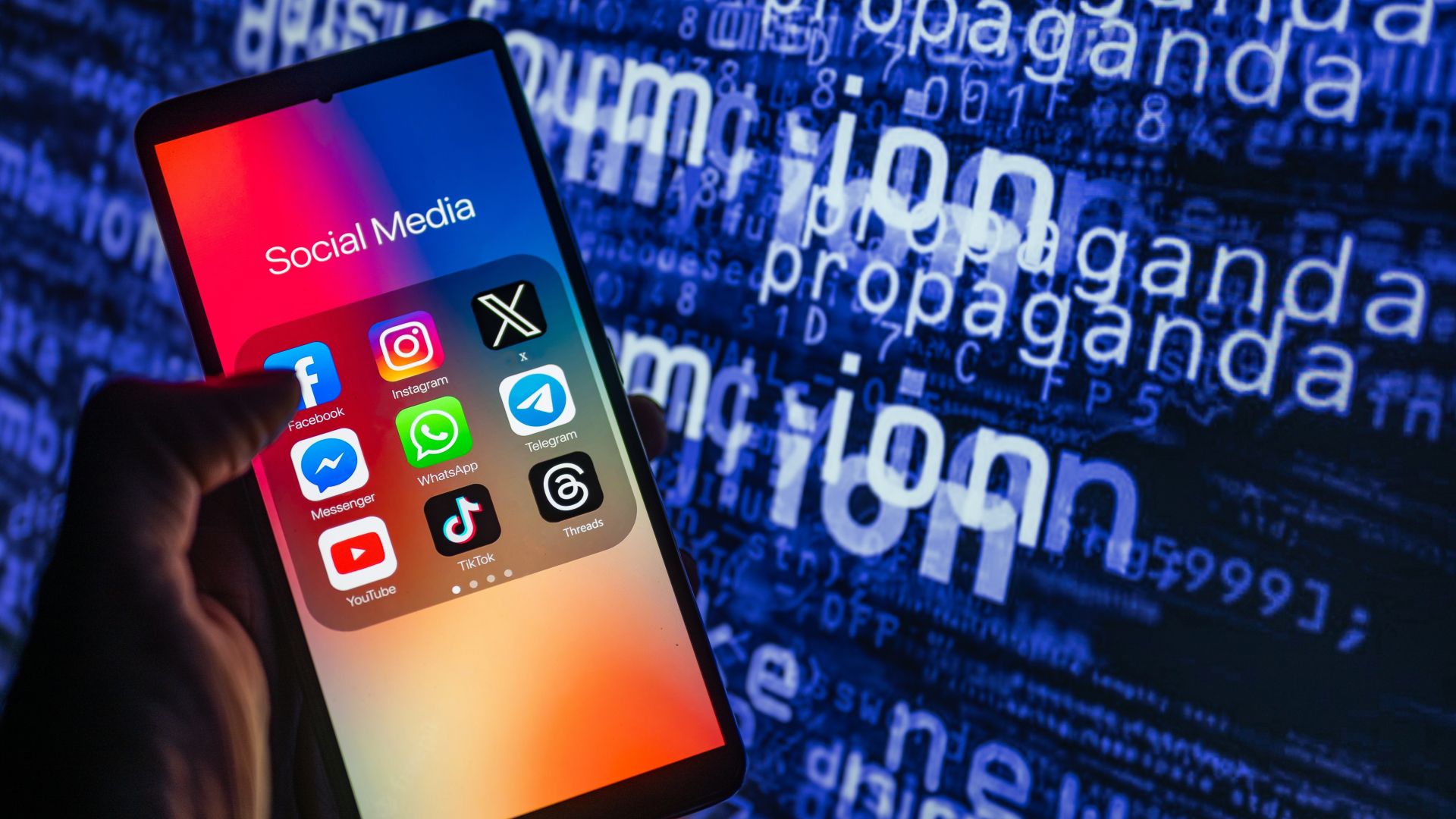 Dezinformacja jednym z największych zagrożeń dla demokracji w UE. Komisja proponuje nowe narzędzia do walki z tym zjawiskiem