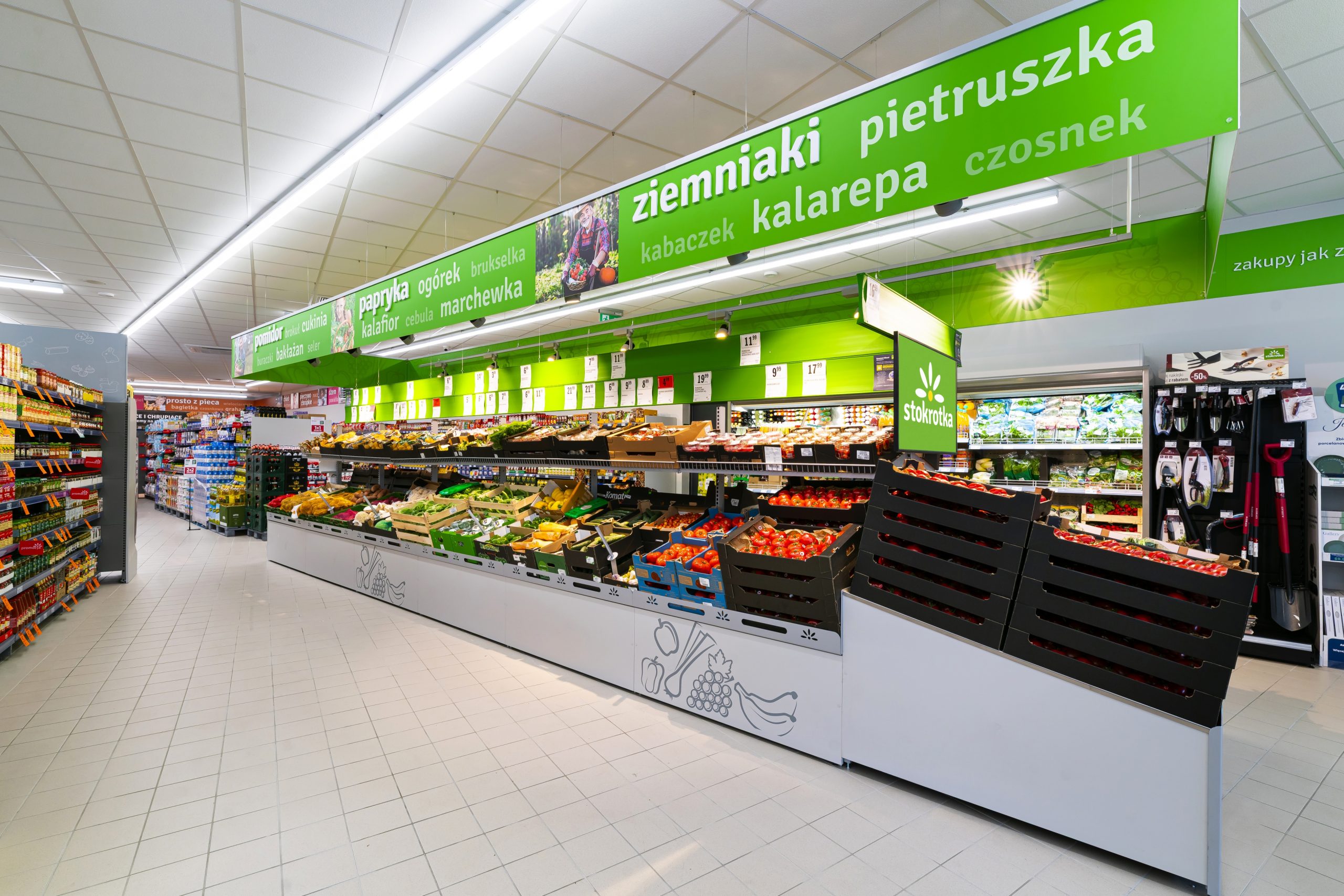 W sklepach zbliża się szczyt przedświątecznych zakupów. Od sieci handlowych wymaga to miesięcy przygotowań i dużej elastyczności