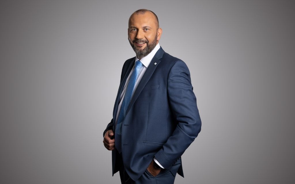 Globalna siła, lokalna odpowiedzialność. Wywiad z Jackiem Niewęgłowskim, CEO North East Europe, Smurfit Westrock