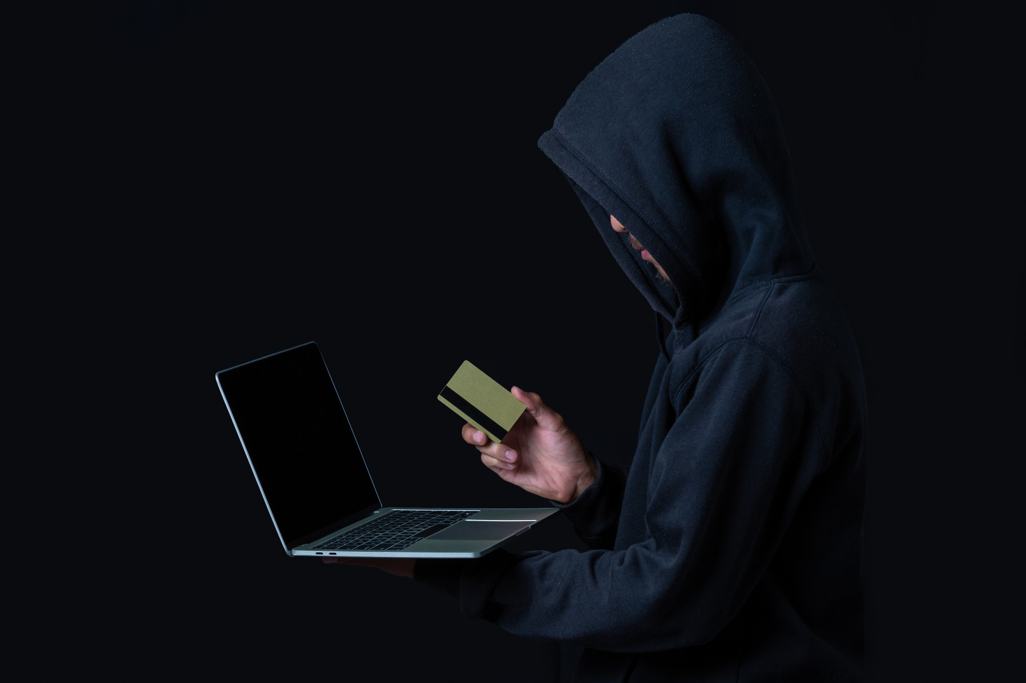 Oszustwa plagą cyberprzestępczości. Ponad 1,3 tys. podejrzanych z zarzutami w 2025 roku Oszustwa plagą cyberprzestępczości. Ponad 1,3 tys. podejrzanych z zarzutami w 2025 roku