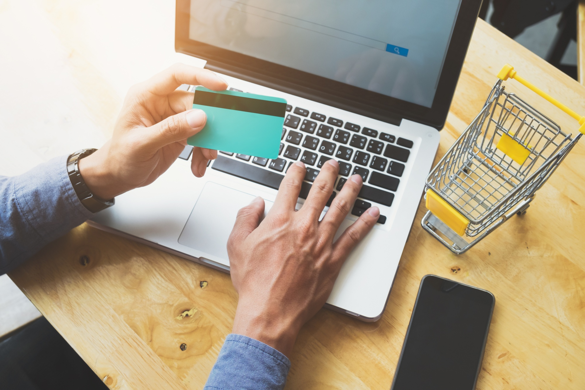 Polski e-commerce rośnie szybciej niż handel tradycyjny. Sprzedaż online zwiększa też możliwości eksportowe firm Polski e-commerce rośnie szybciej niż handel tradycyjny. Sprzedaż online zwiększa też możliwości eksportowe firm