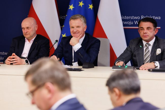 Uczestnicy panelu AgroFood Forum dyskutujący o wyzwaniach, które stawia przed Polską eksport produktów rolno-spożywczych.