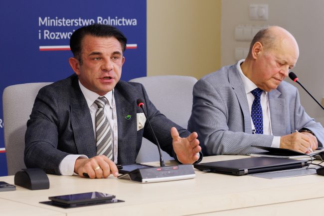 Prelegenci analizujący strategię, którą musi przyjąć eksport produktów rolno-spożywczych w obliczu umowy UE-Mercosur.