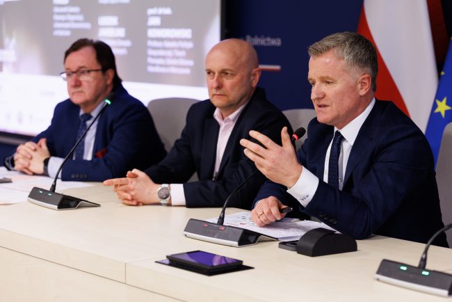 Prelegenci analizujący strategię, którą musi przyjąć eksport produktów rolno-spożywczych w obliczu umowy UE-Mercosur.