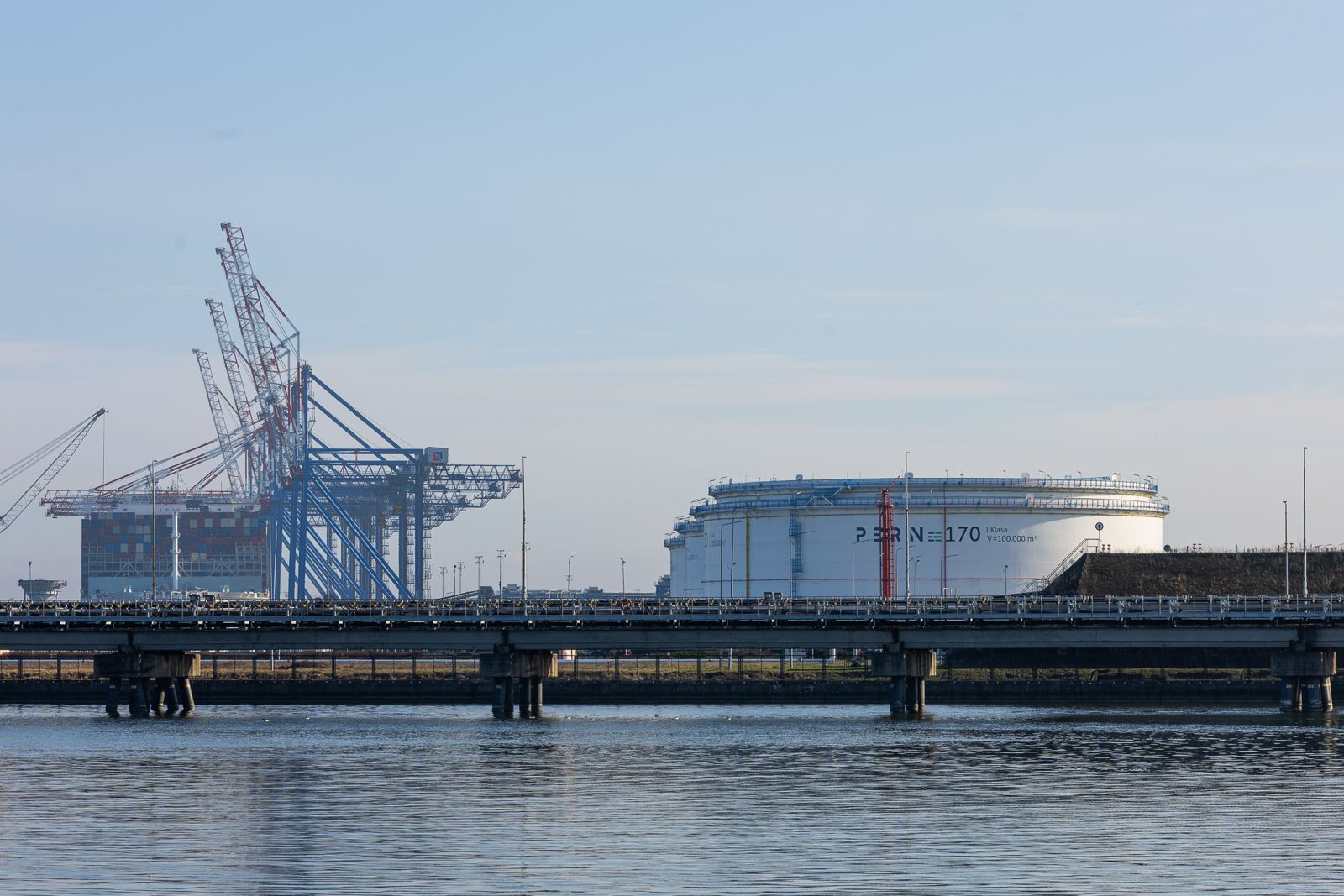 Polska wzmacnia bezpieczeństwo energetyczne. W Gdańsku ruszyła kluczowa inwestycja Naftoportu Polska wzmacnia bezpieczeństwo energetyczne. W Gdańsku ruszyła kluczowa inwestycja Naftoportu