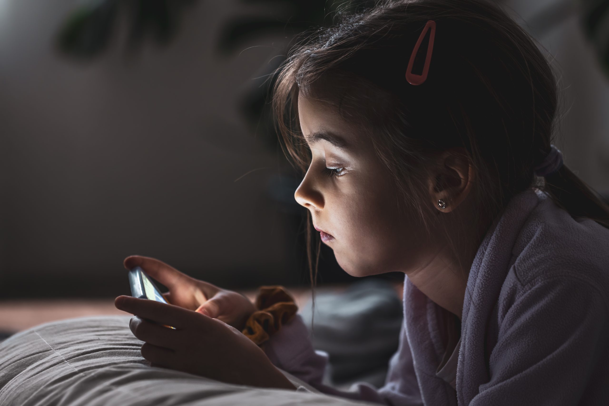 Meta i TikTok: Wyścig algorytmów kosztem bezpieczeństwa