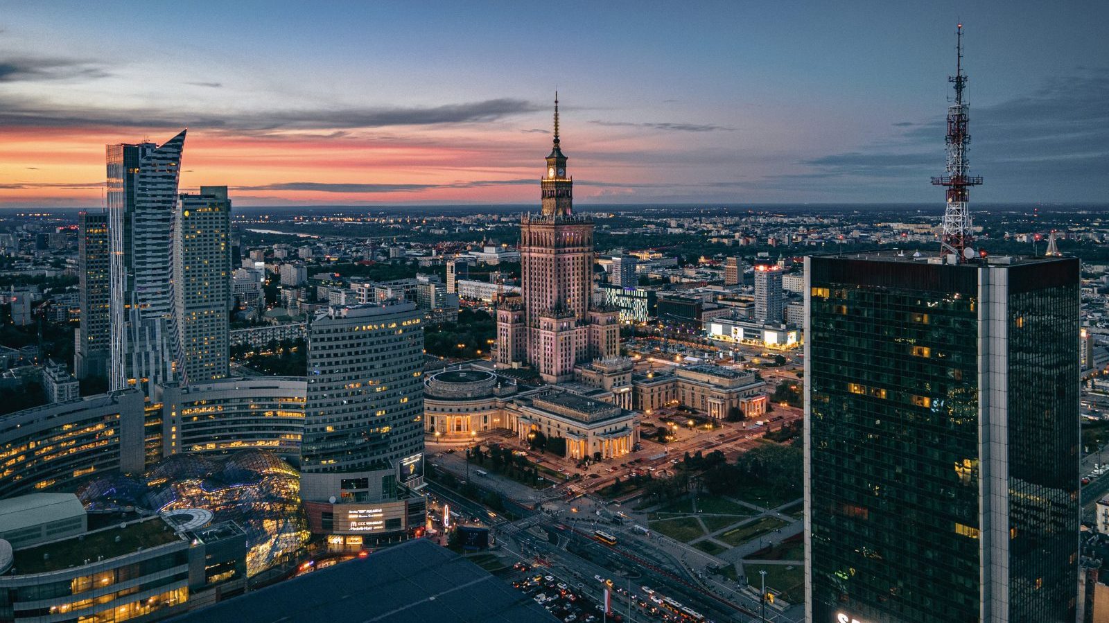 Dobre biuro w Centrum Warszawy? Dziś trzeba się po nie ustawić w kolejce