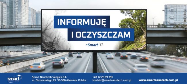 Wielkoformatowy billboard przy ruchliwej drodze miejskiej od Smart Nanotechnologies, który oczyszcza powietrze za pomocą powłoki z dwutlenkiem tytanu.