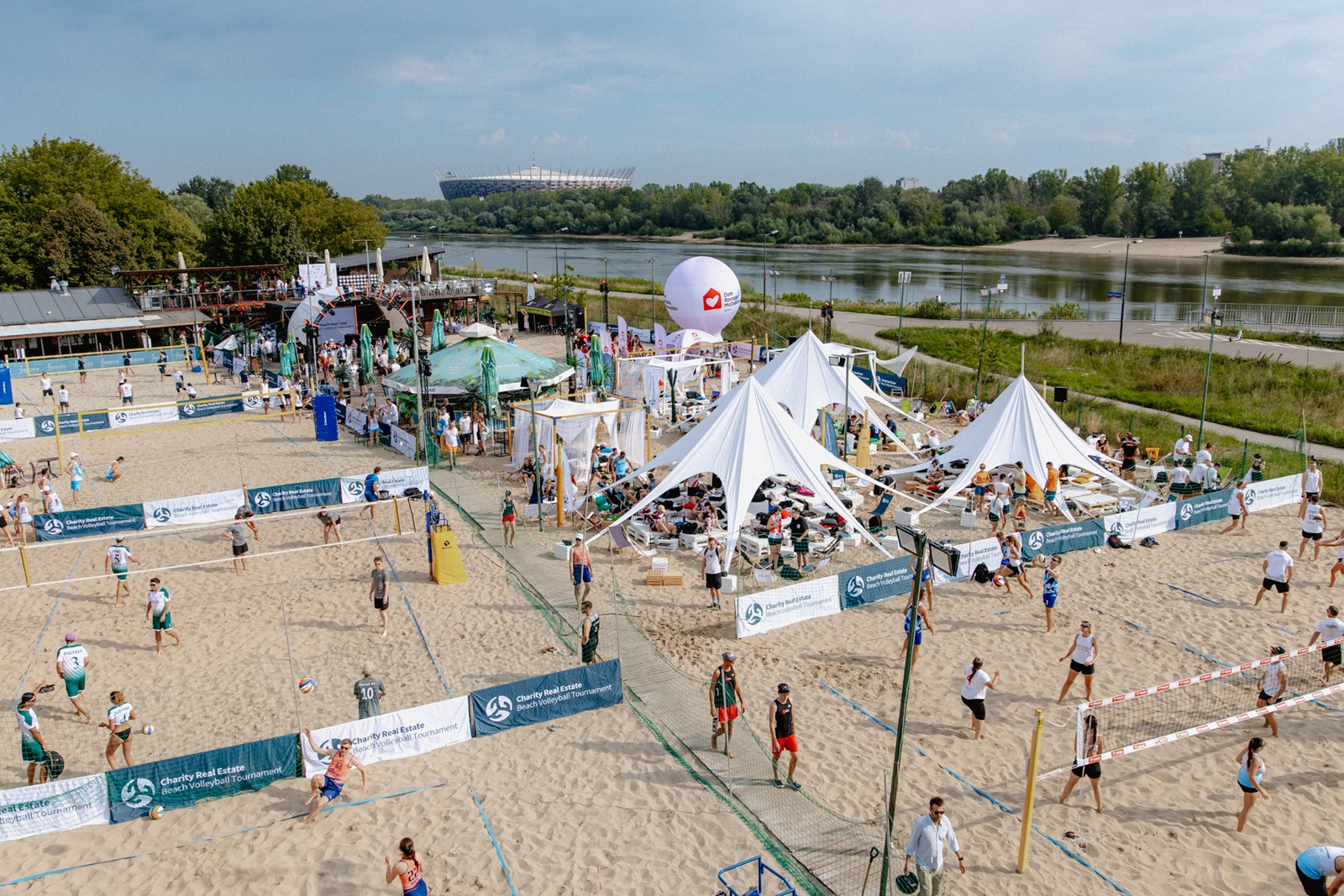 Niemal 900 tys. złotych dla fundacji Dom Ronalda McDonalda Polska! Za nami 15. JLL Charytatywny Turniej Siatkówki Plażowej Branży Nieruchomości