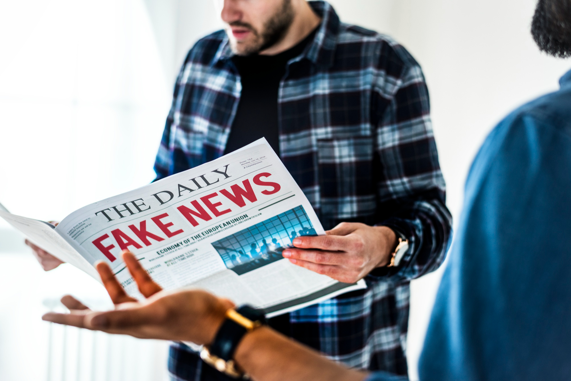 Fałszywe narracje zalewają media społecznościowe. 91 proc. Polaków uwierzyło w przynajmniej jednego fake newsa Fałszywe narracje zalewają media społecznościowe. 91 proc. Polaków uwierzyło w przynajmniej jednego fake newsa