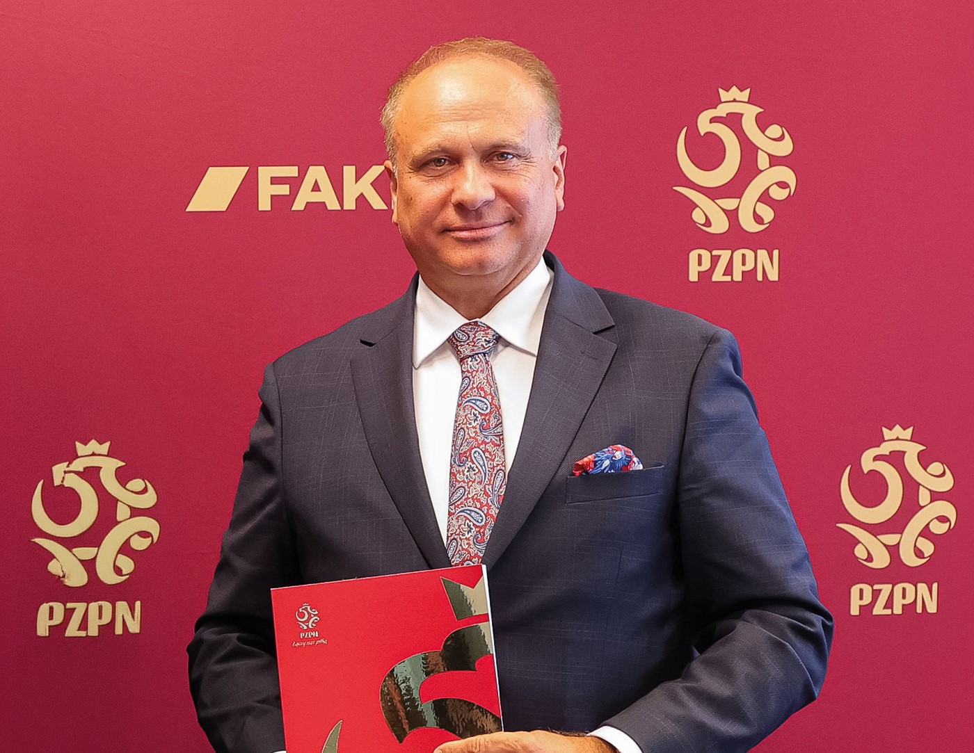 Razem gra się o więcej. Janusz Komurkiewicz, Członek Zarządu ds. Marketingu FAKRO Razem gra się o więcej. Janusz Komurkiewicz, Członek Zarządu ds. Marketingu FAKRO