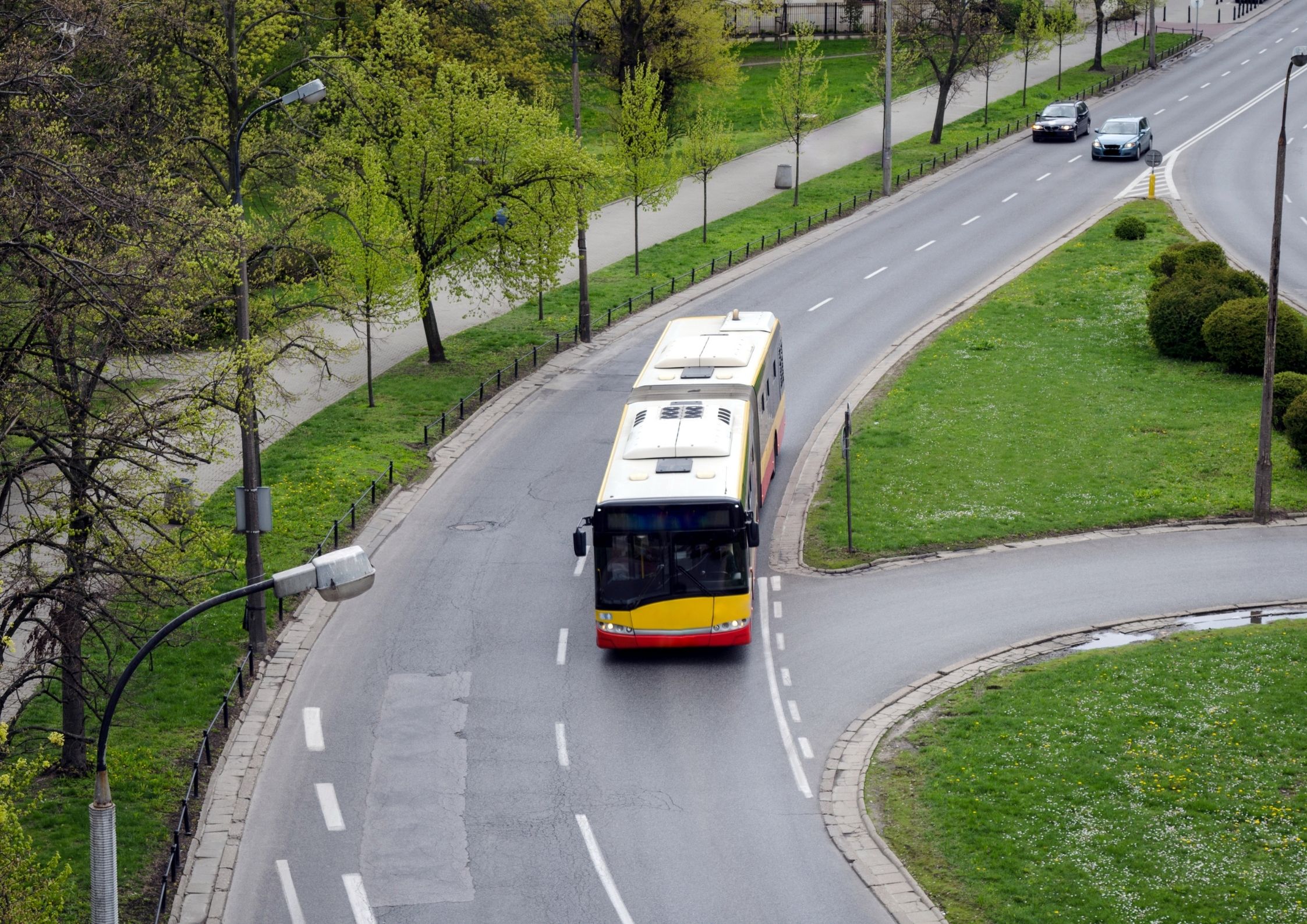 Inwestycje w elektromobilność: Przyszłość transportu w Polsce Inwestycje w elektromobilność: Przyszłość transportu w Polsce